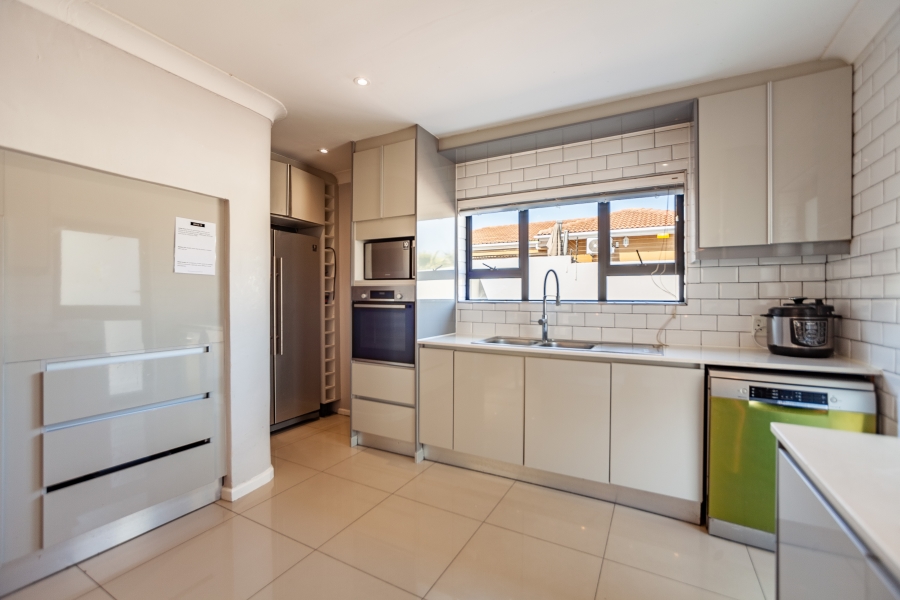 8 Bedroom Property for Sale in Milnerton Ridge Western Cape